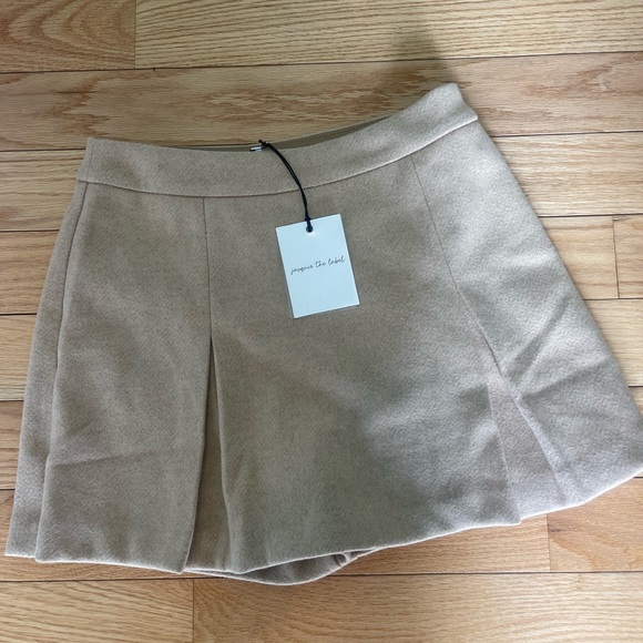 Jacqui E Dresses & Skirts - Tan Skort
